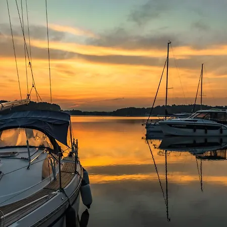 度假村 Labedzi Ostrow Osrodek Wypoczynkowy *